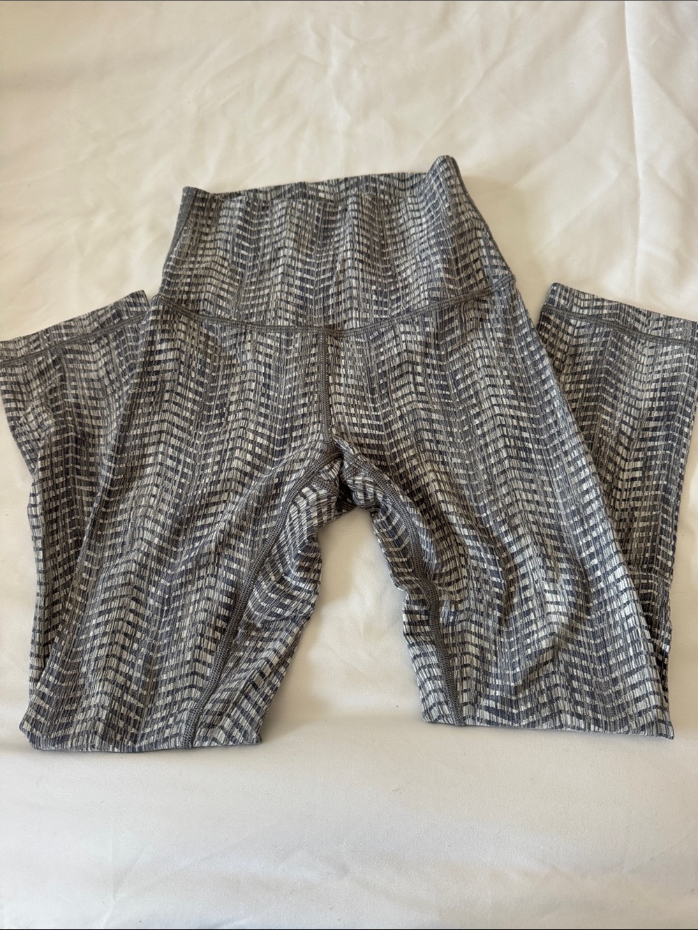 Lululemon Cropped grey chevron leggings